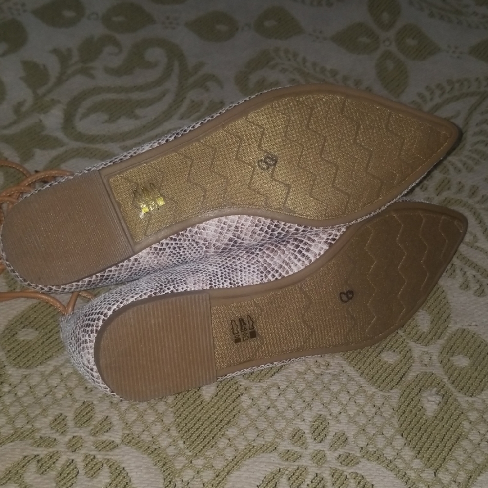 NWOT Chinese Laundry Lace up Snake Patterned Flats - Picture 4 of 5